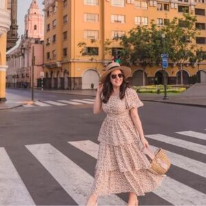 Gal Meets Glam Luciana Tiered Maxi Dress Floral Size 2 Petite